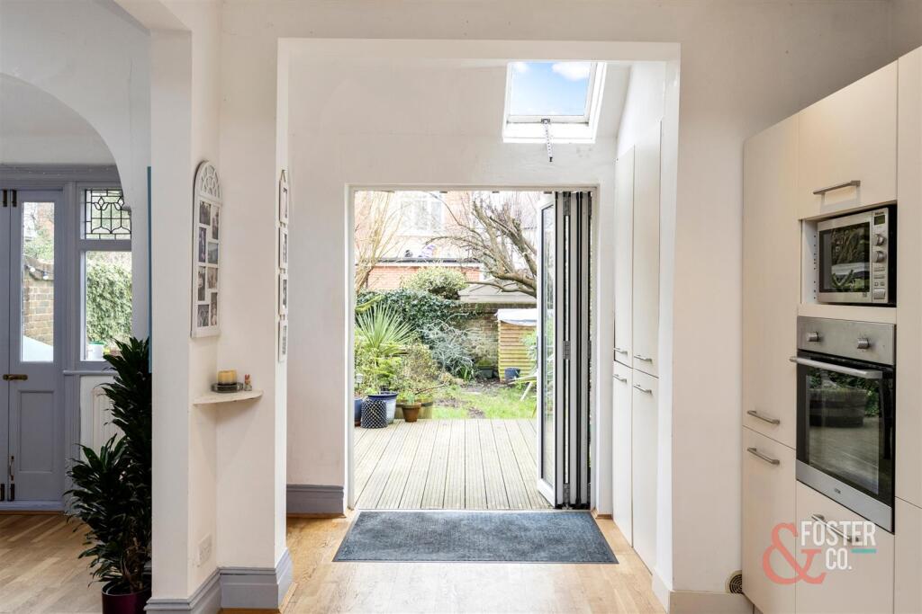 Bigwood Avenue, 21-021.JPG