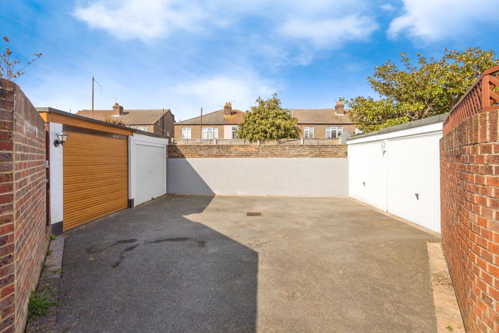 Garage/parking
