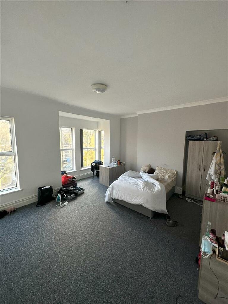 Bed 5.jpg