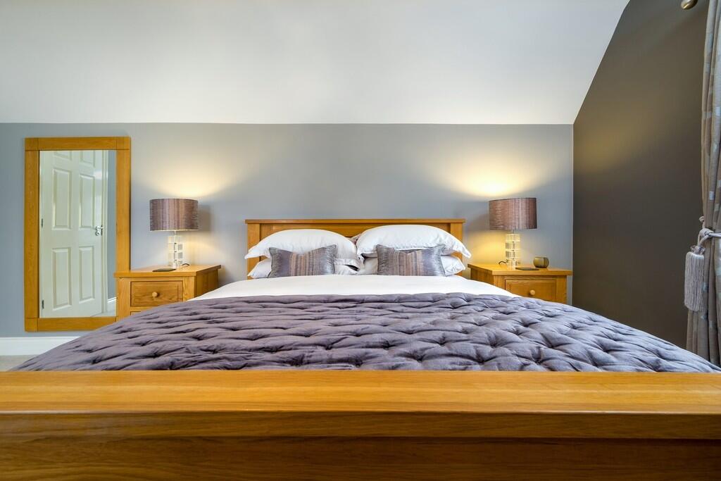 1440px-4 Shrubber...