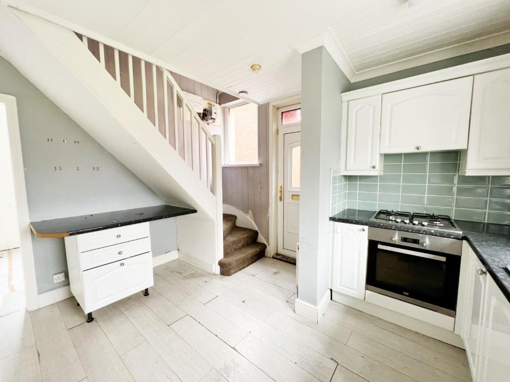Kitchen 2.jpg