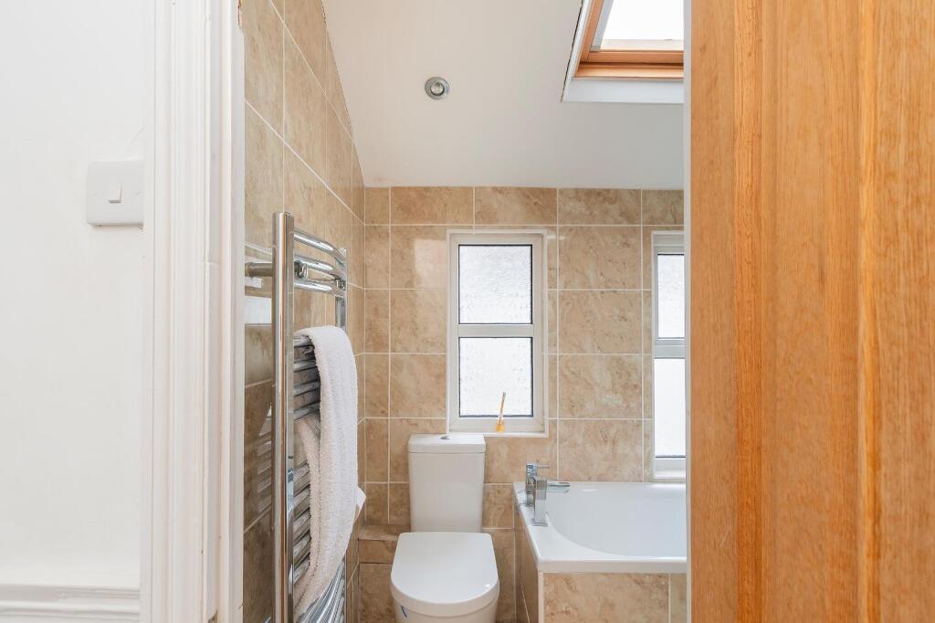 2W4RKE - Bathroom C.jpg