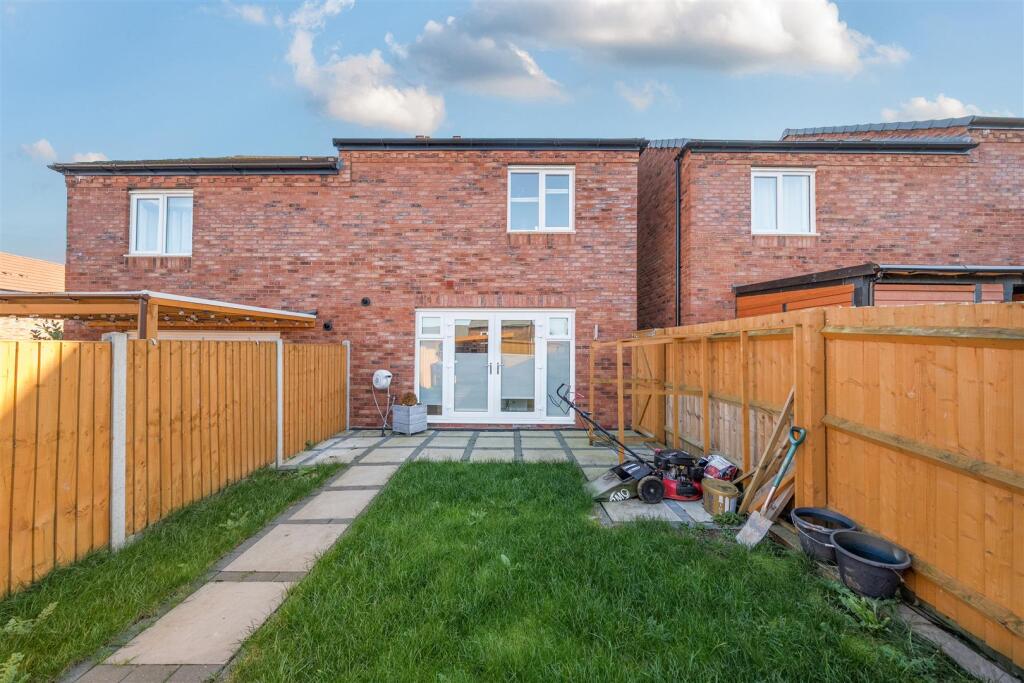 32 Ripon Way (21).jpg