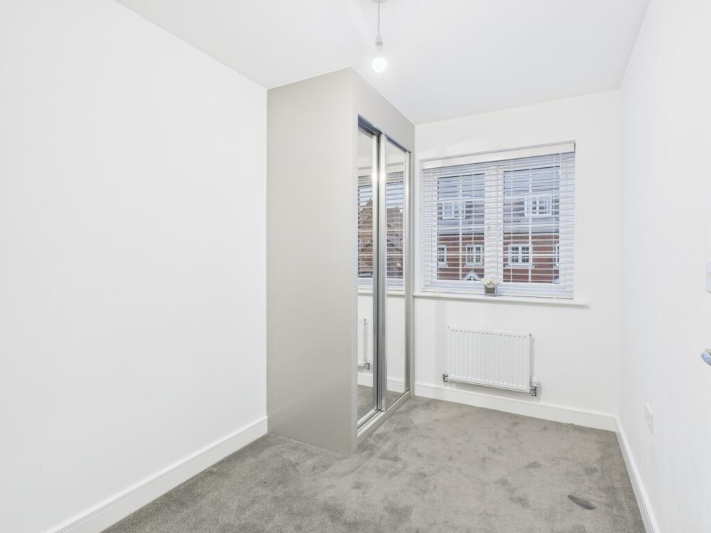 CAM04922G0-PR0081-STILL016