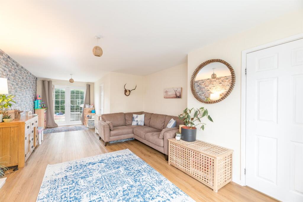 Sitting &amp; Dining Room