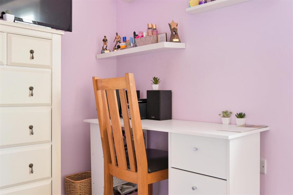 RONA MACLEAN CLOSE, (11).jpg