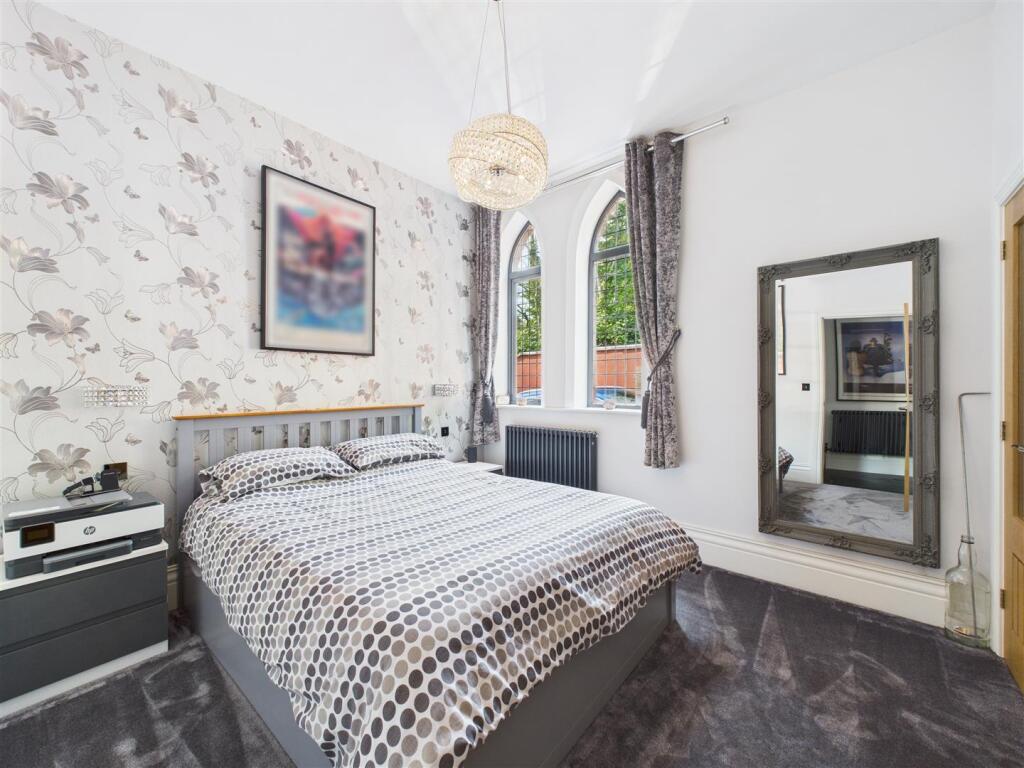 BEDROOM 2