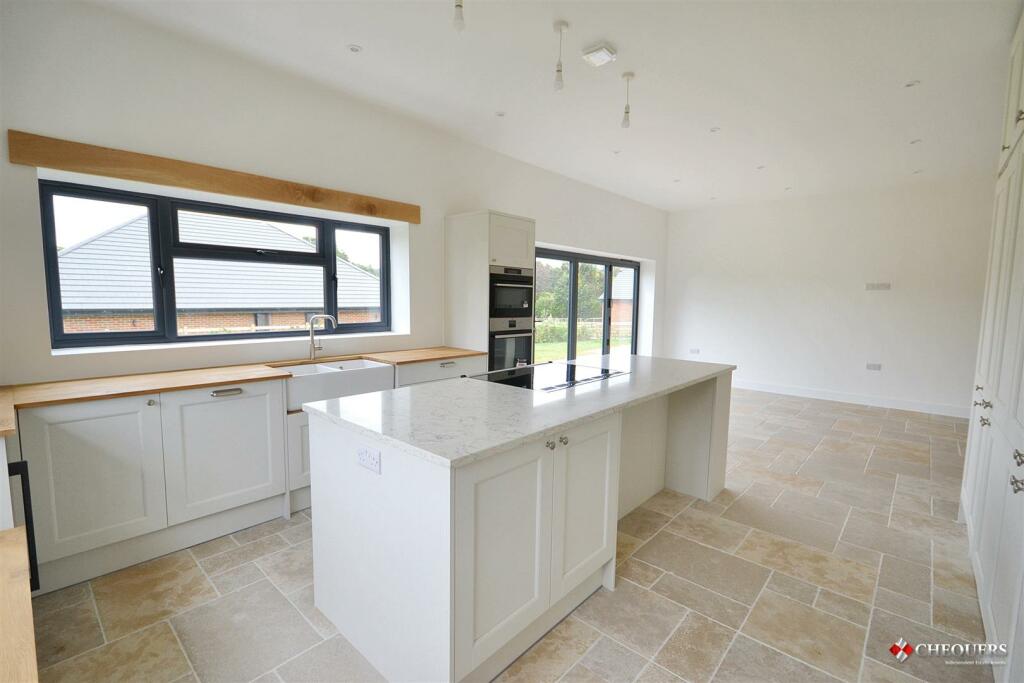 Kitchen/ dining area