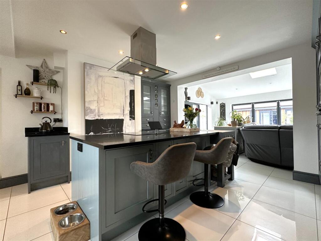 Contemporary Kitchen/Diner 255