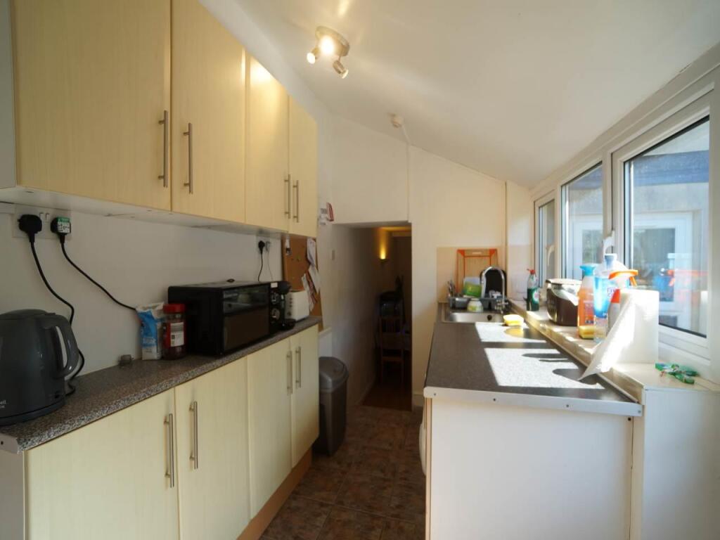 Kitchen 1.JPG
