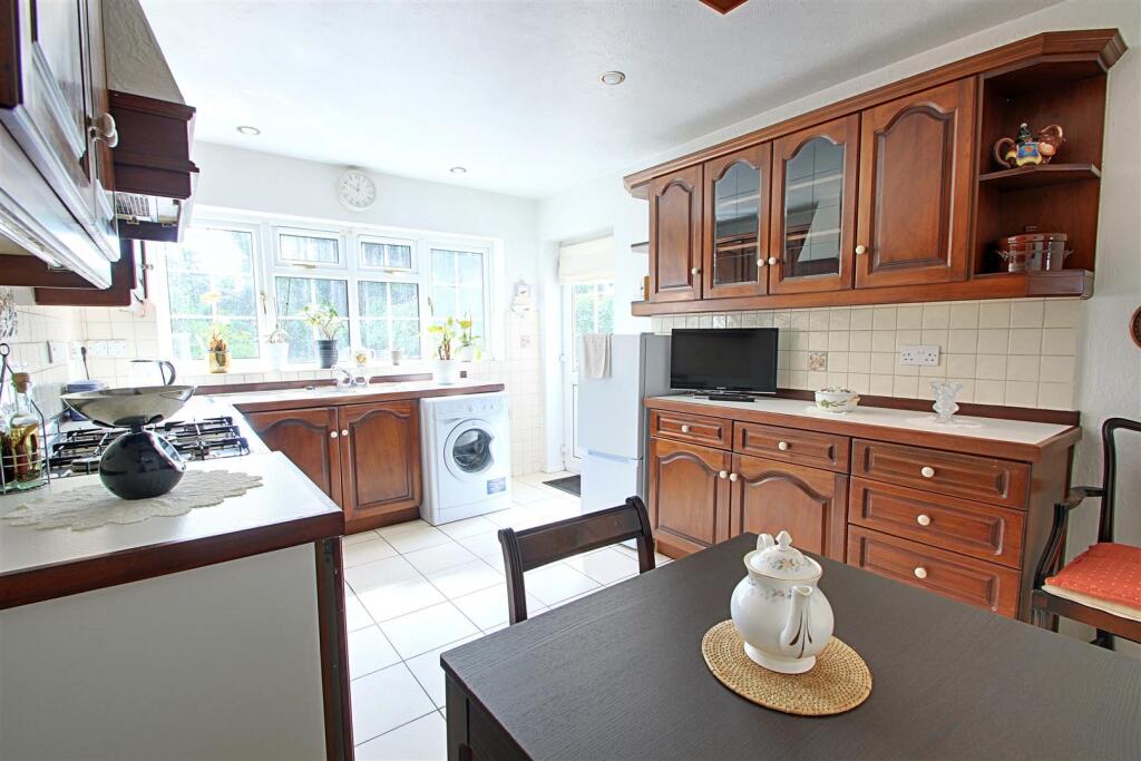 Kitchen Breakfast Room 2.jpg