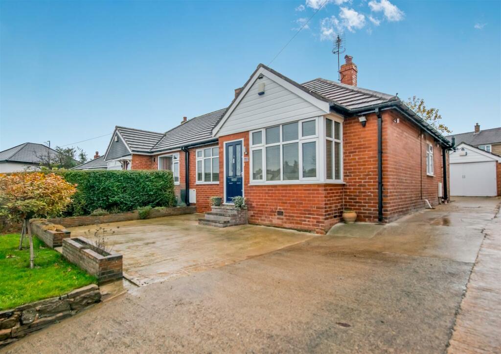 Off Street Parking / Detached Garage / Driveway: