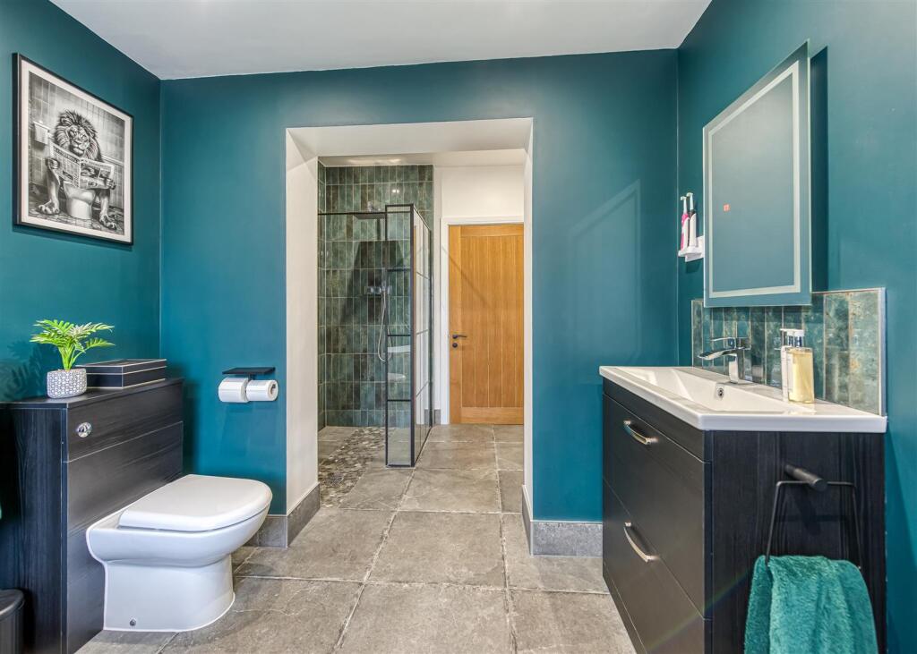 3 Bratch Lane-Bathroom (3).jpg