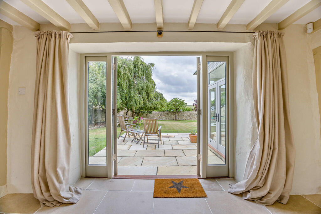 8649775-interior0...