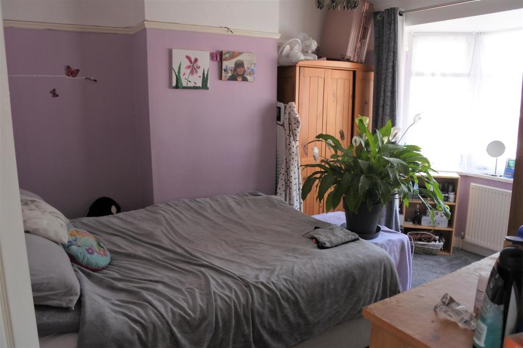 Master Bedroom 1.JPG