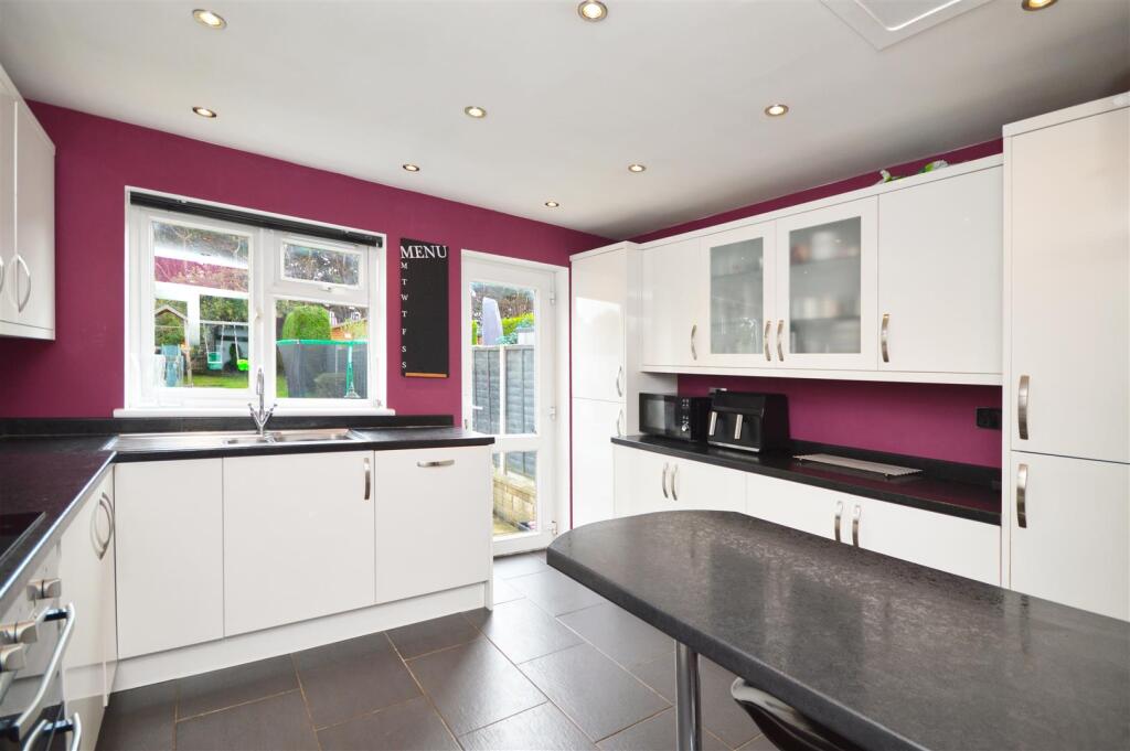 Kitchen / Breakfast Room