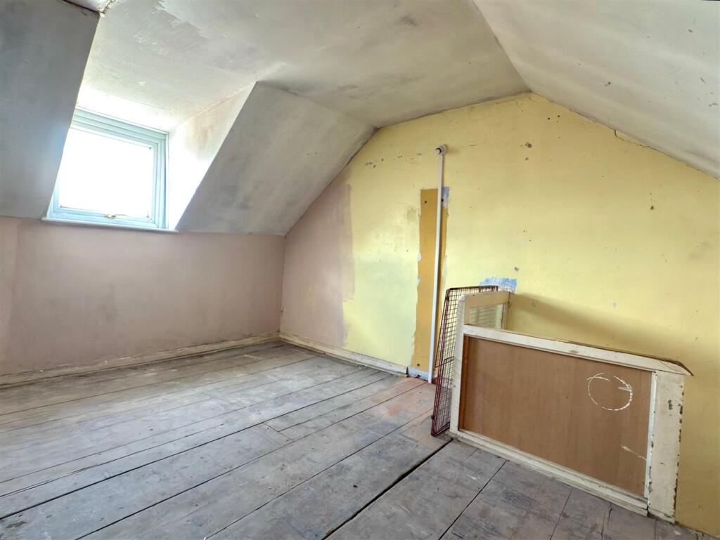 LOFT ROOM.jpg