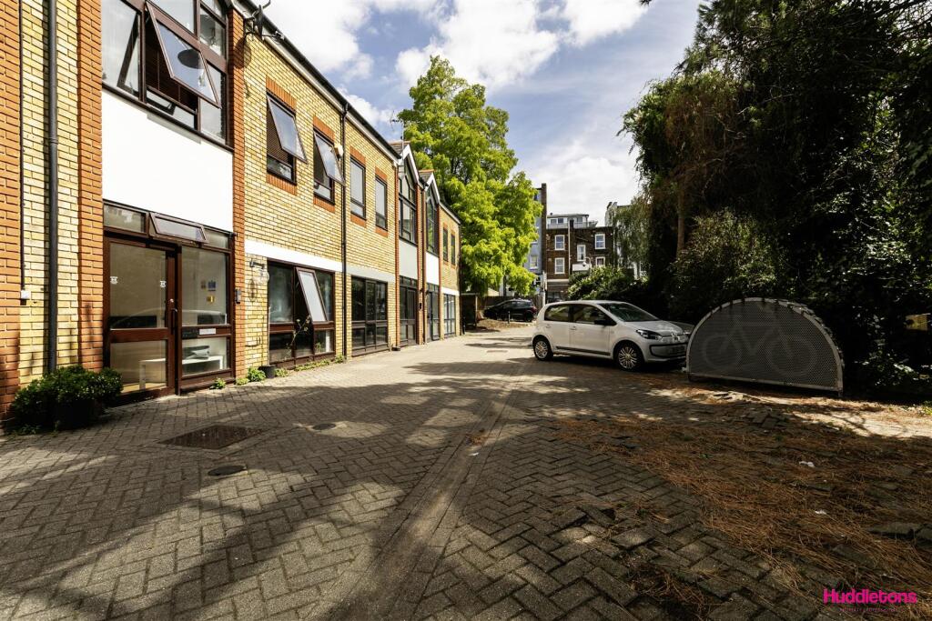 F1, 3 Torriano Mews -4.jpg