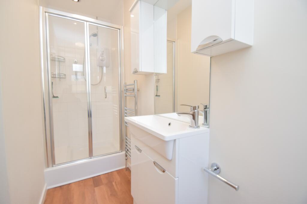 en-suite shower room