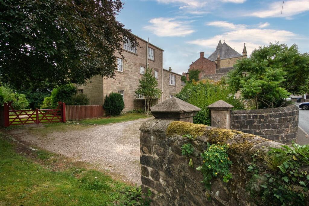 Driveway and gated entrance to garden.jpg