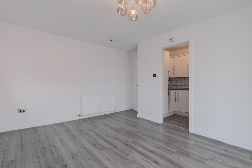 009-32 Cairn Court, Motherwell, ML1 1TD.jpg