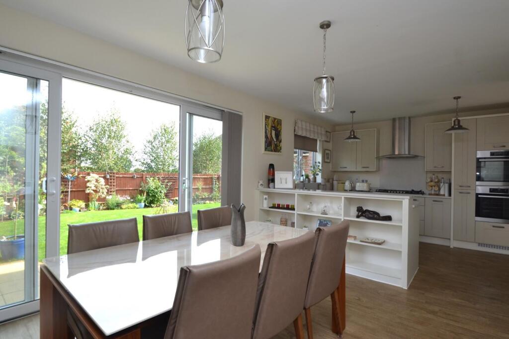 Kitchen Diner.JPG