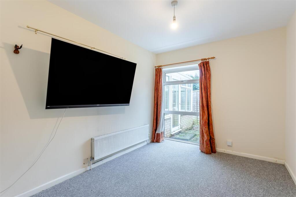 8632931-interior08.jpg