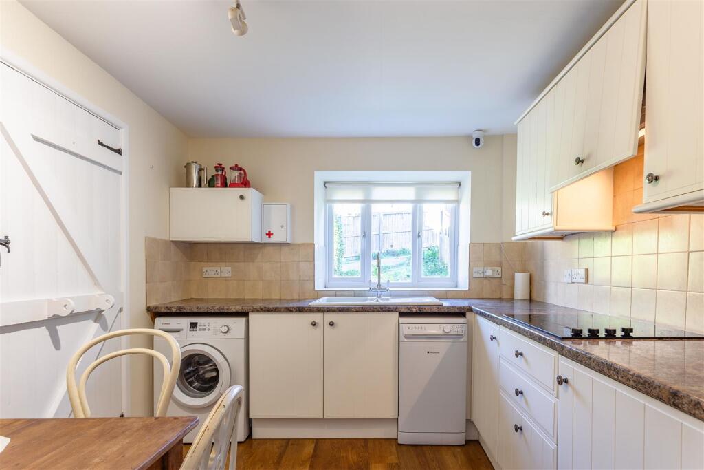 Kitchen (1).jpg