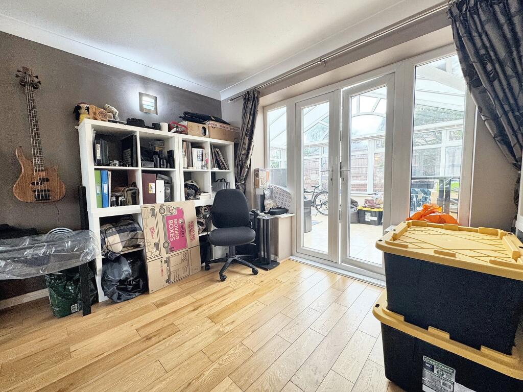 Lounge/Dining Room