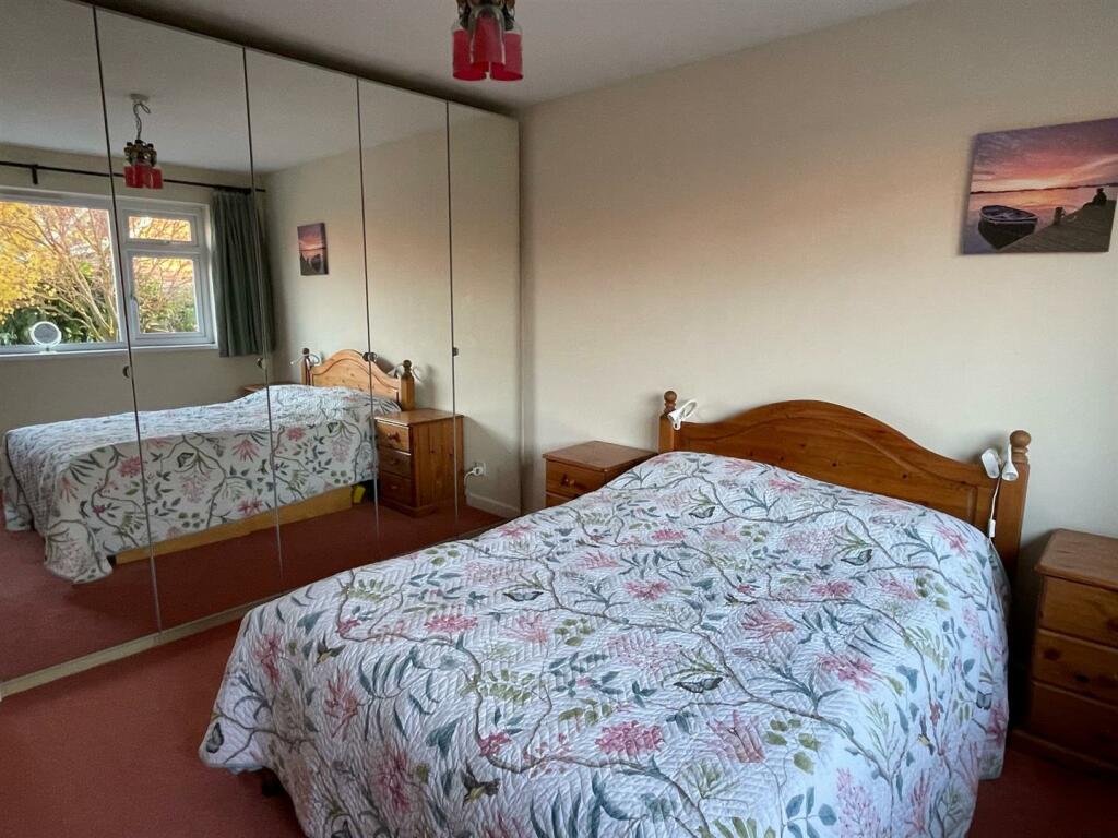 Bedroom.,.jpg