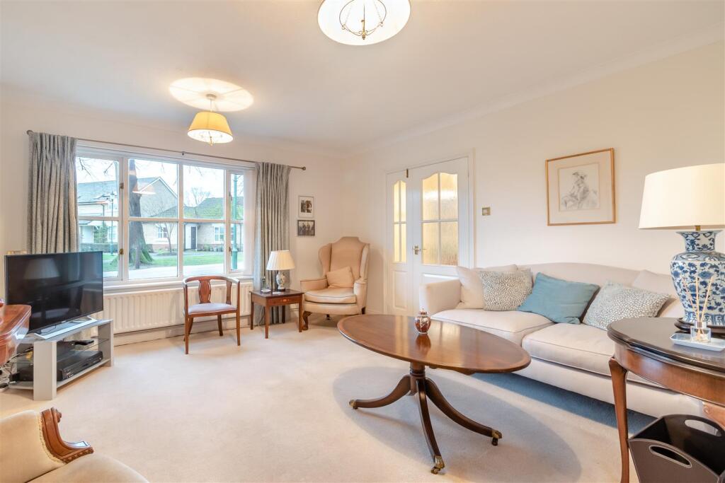 8635909-interior02.jpg