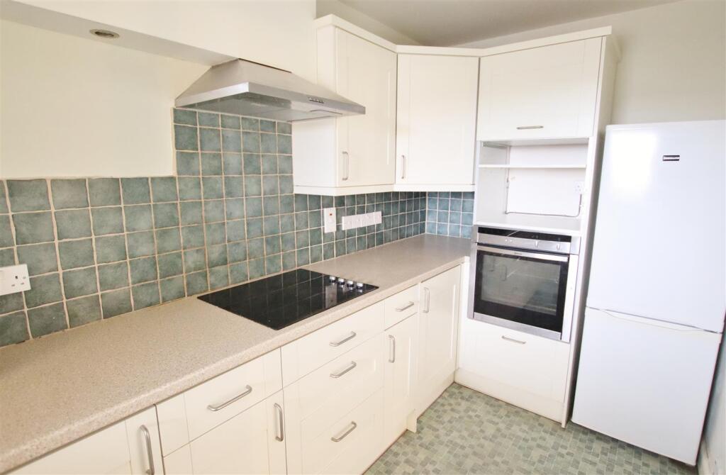 Kitchen 2.JPG