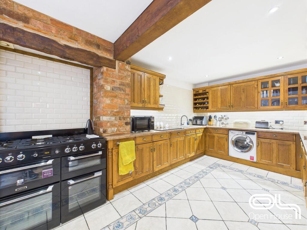 Kitchen / Living Area