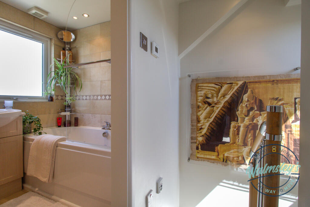 Loft landing &amp; bathroom_1