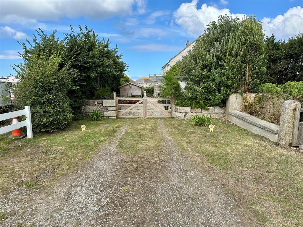 Beginning of Driveway.jpg