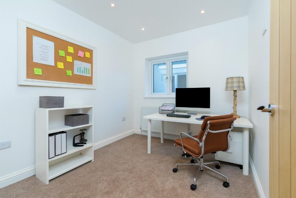 bed 3 / office