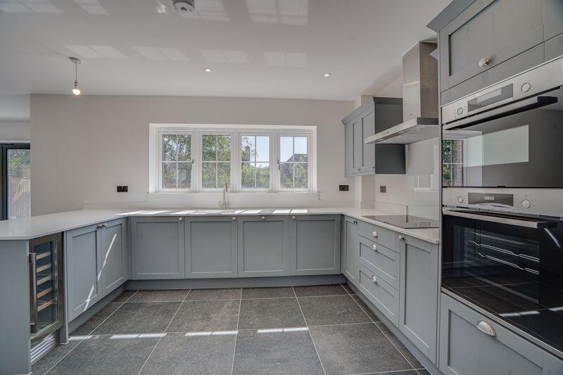 Kitchen area picture 2