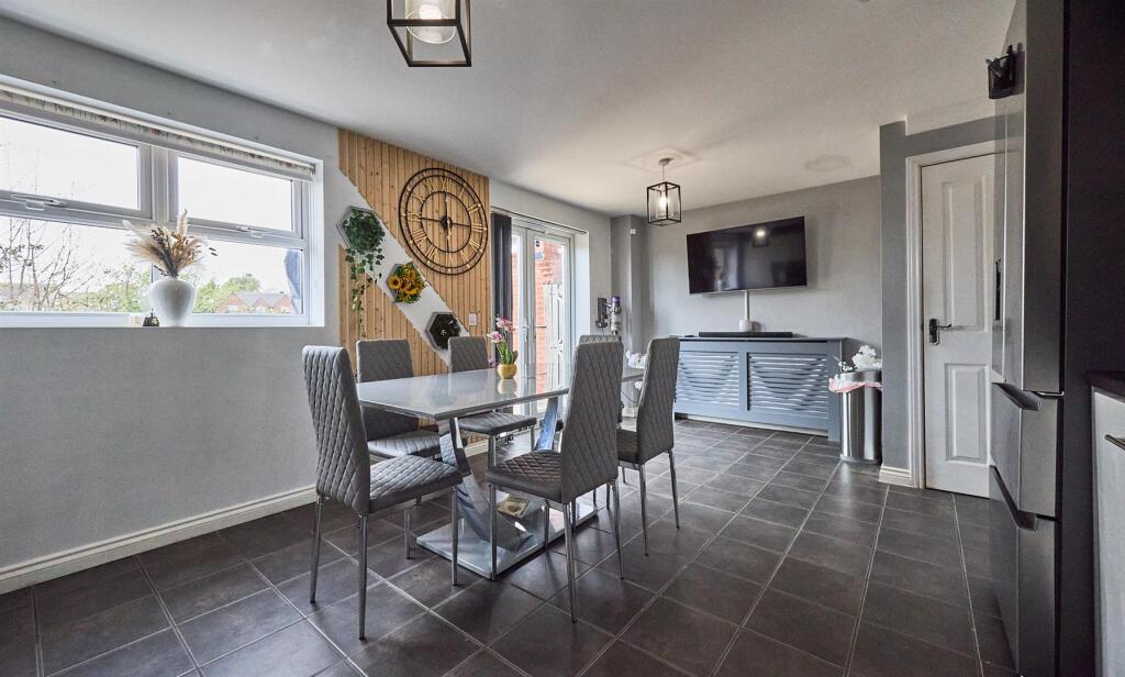 FITTED DINING KITCHEN TO REAR