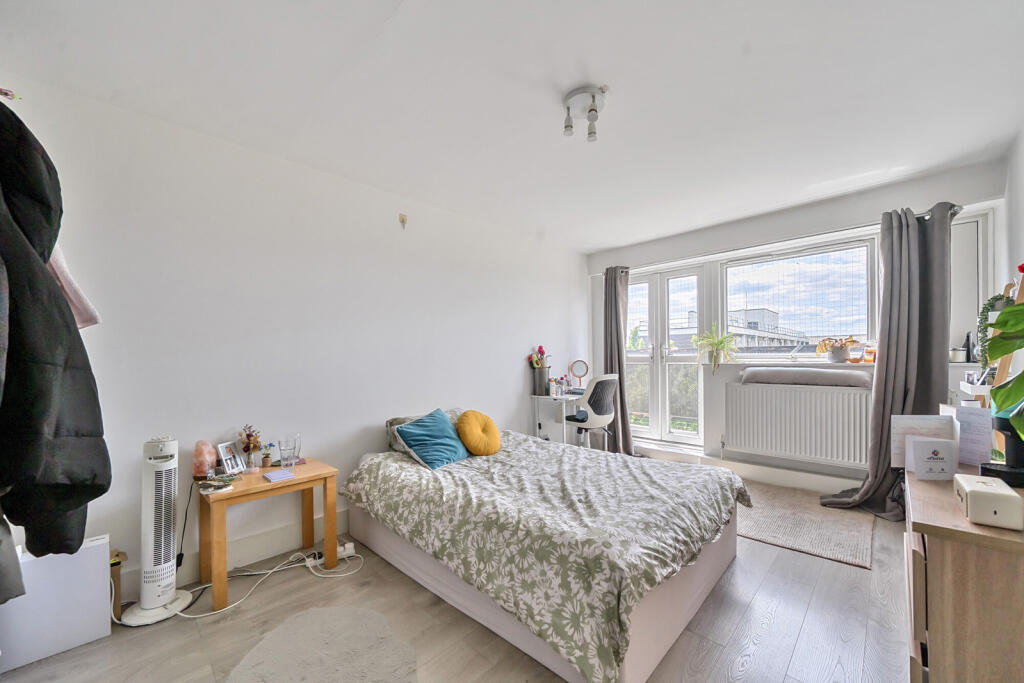 1313979-12-68595c...