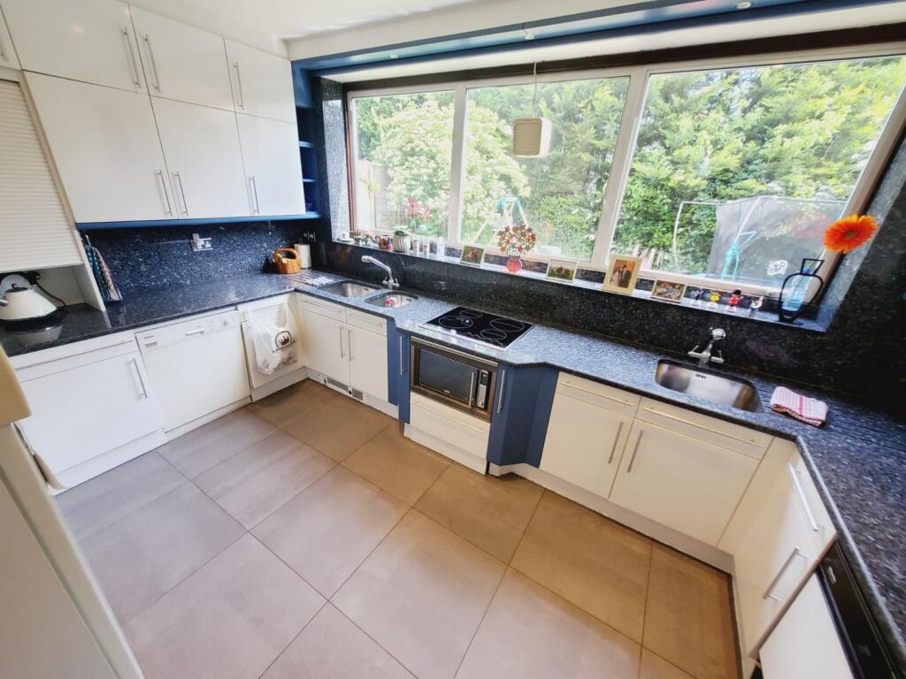 1663492840562_137786b5-0f99-4d0a-895e-ebf00b3a661