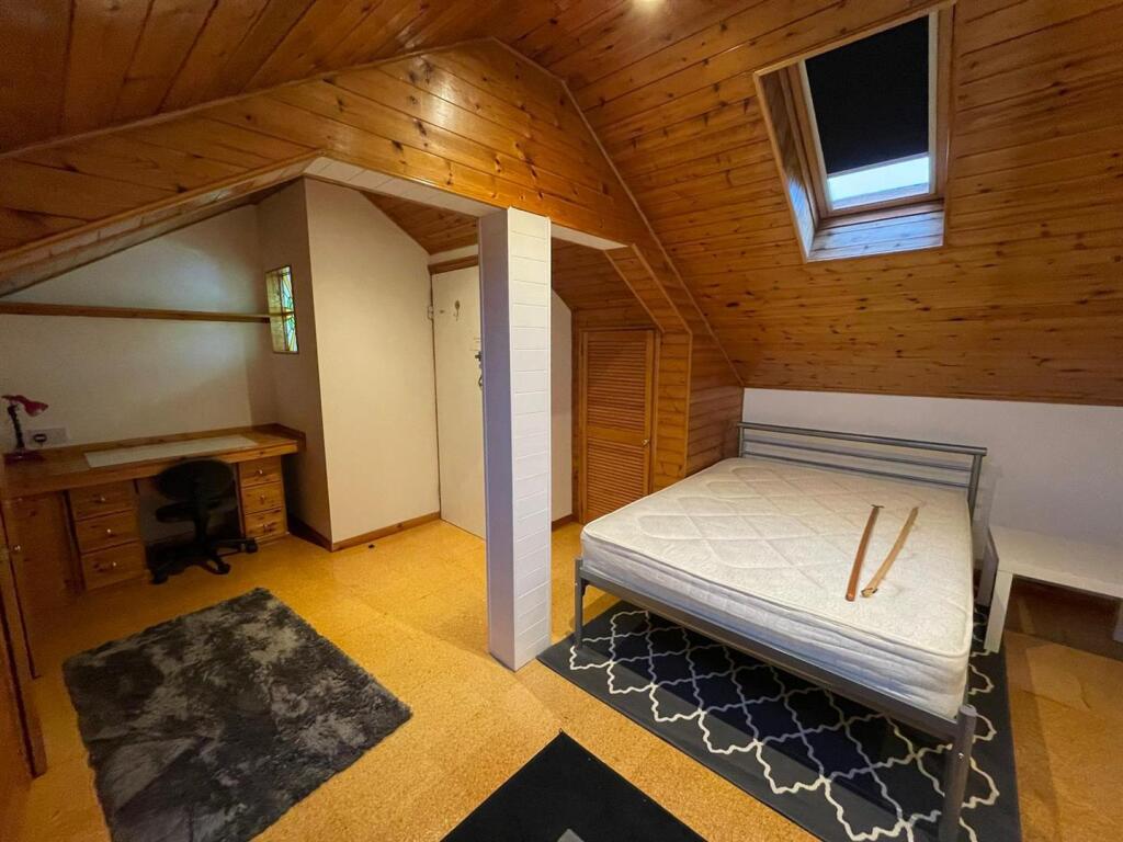 Room 7 - 2.jpg