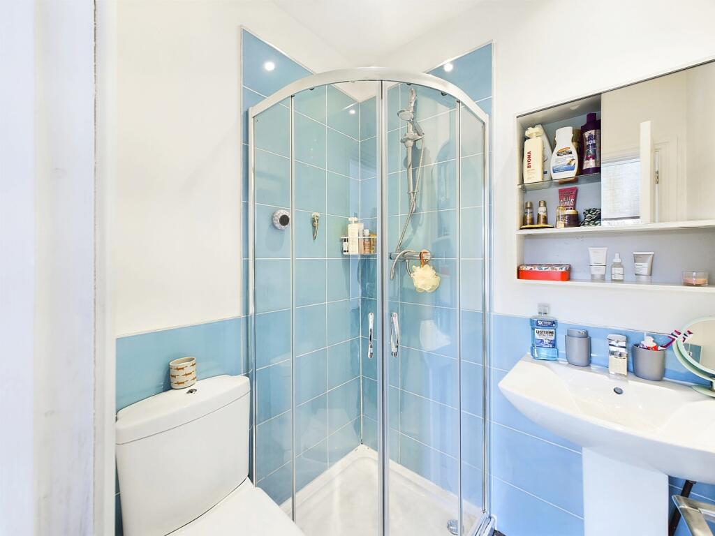 Ensuite To Bedroom 3
