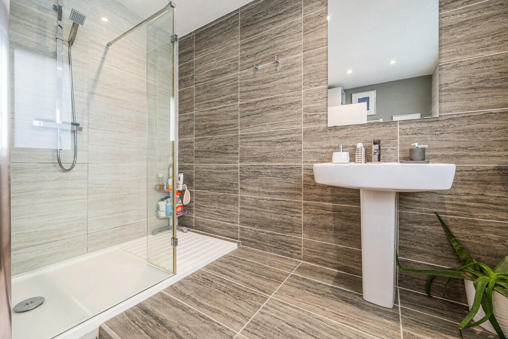 Ensuite Shower Ro...