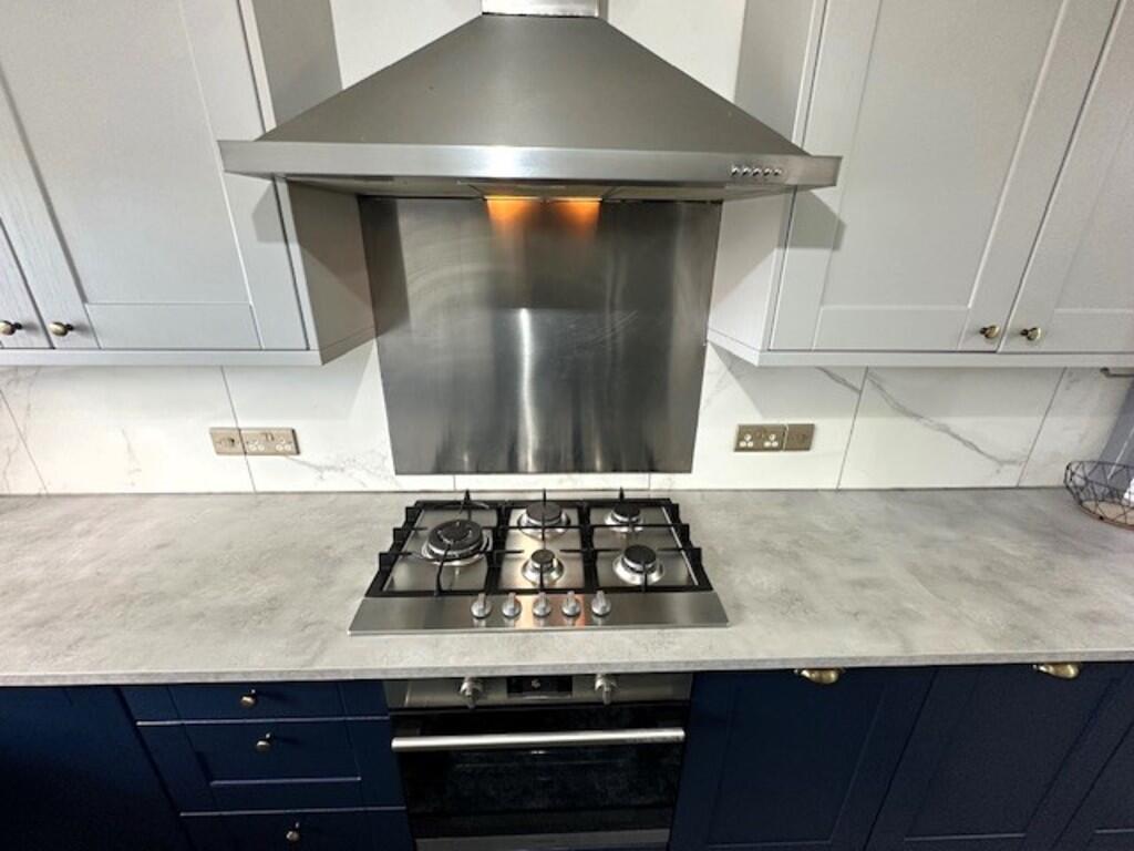KITCHEN/BREAKFAST