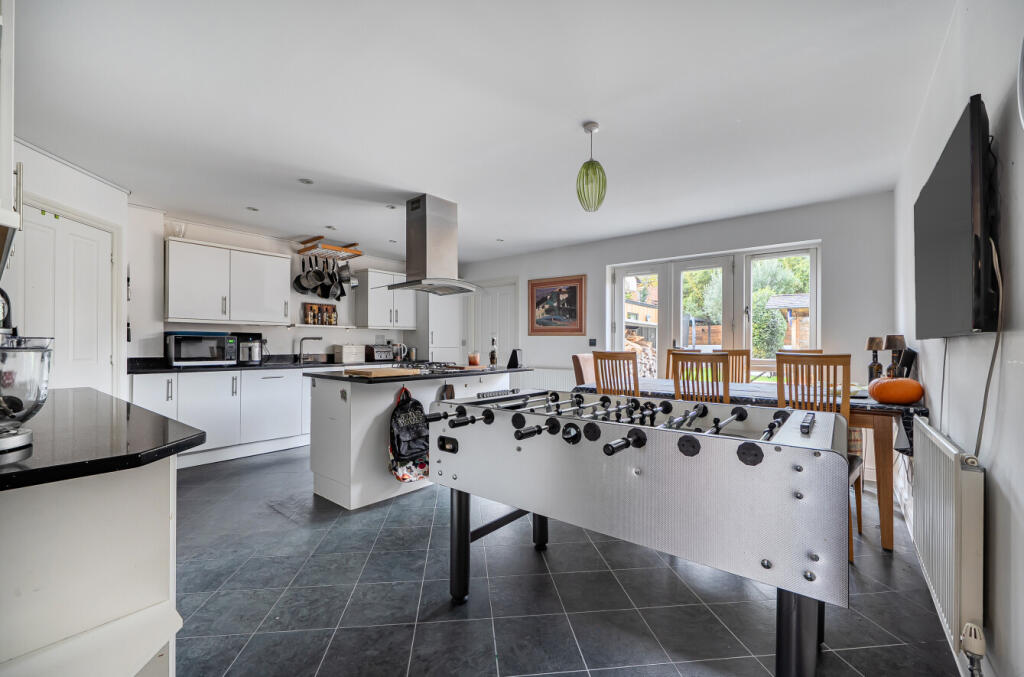 1386699-18-693188...