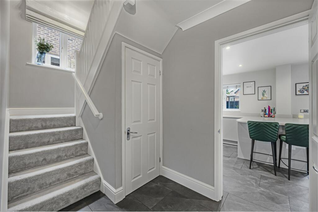 Spacious Reception H