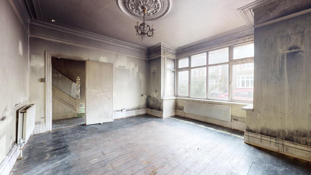 9 Arragon Gardens, Streatham, London, SW16 5LY