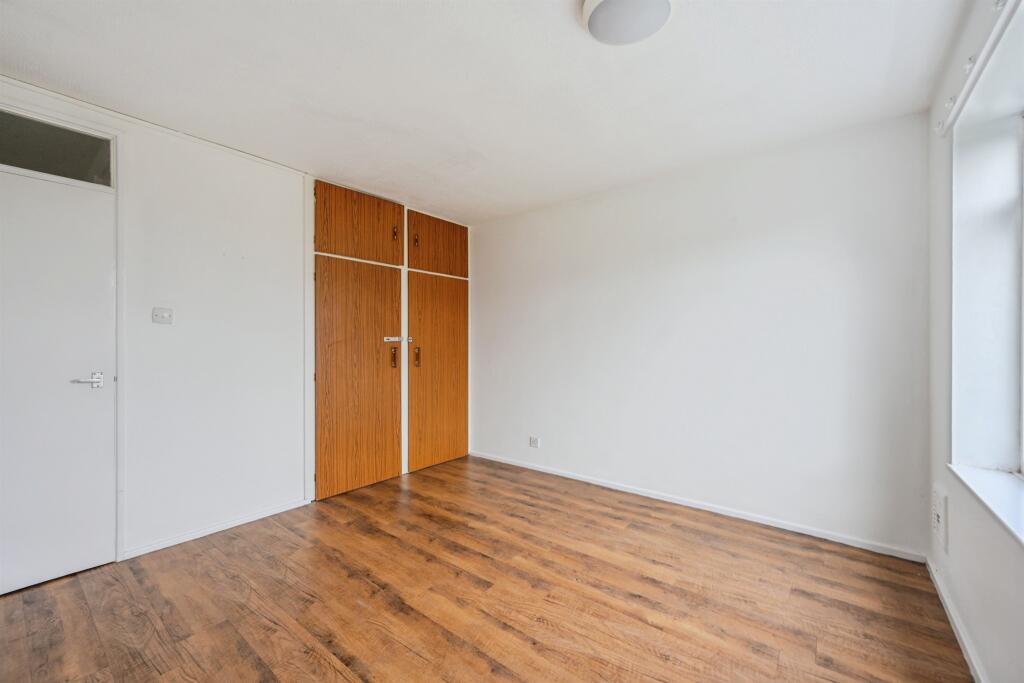Bedroom: