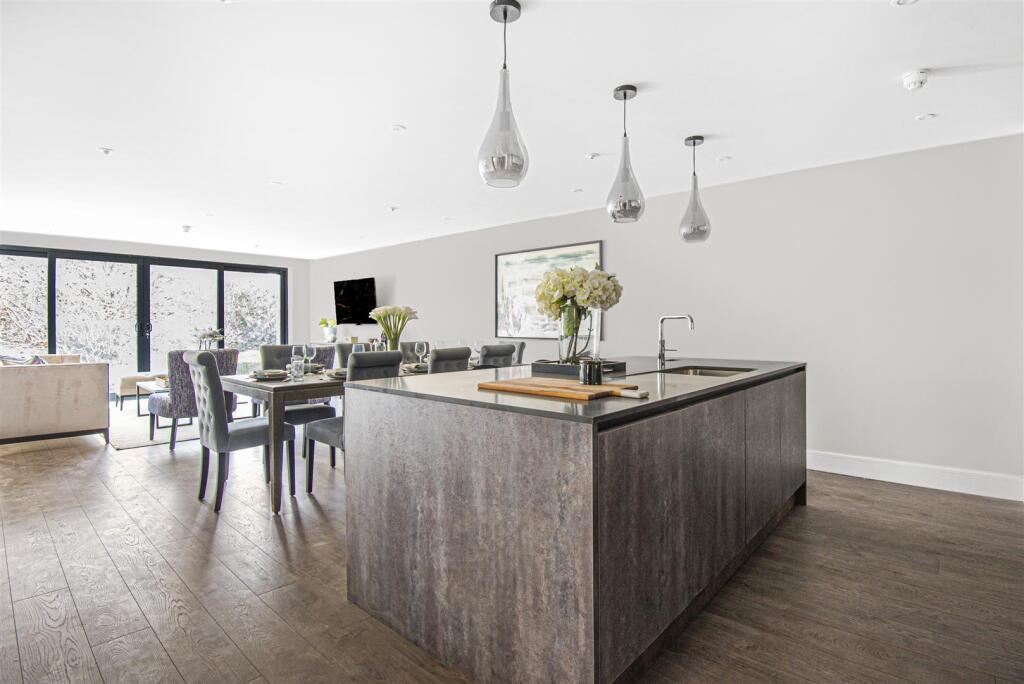 694528 (5)c.jpg c.jpg