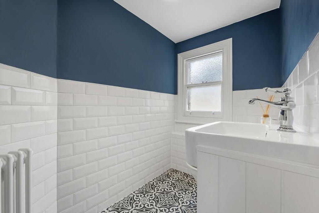 Bathroom (2).JPG